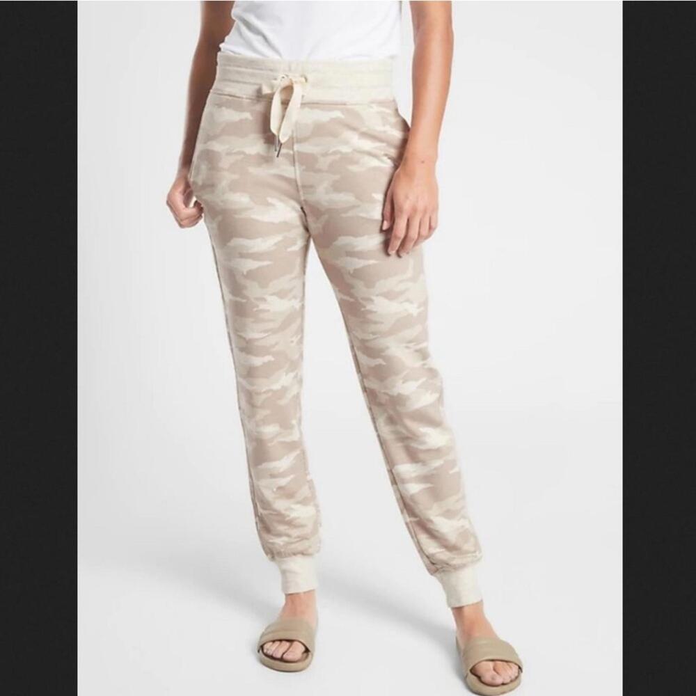 Athleta‎ Size XS Neutral Taupe Camo Print Balance Joggers